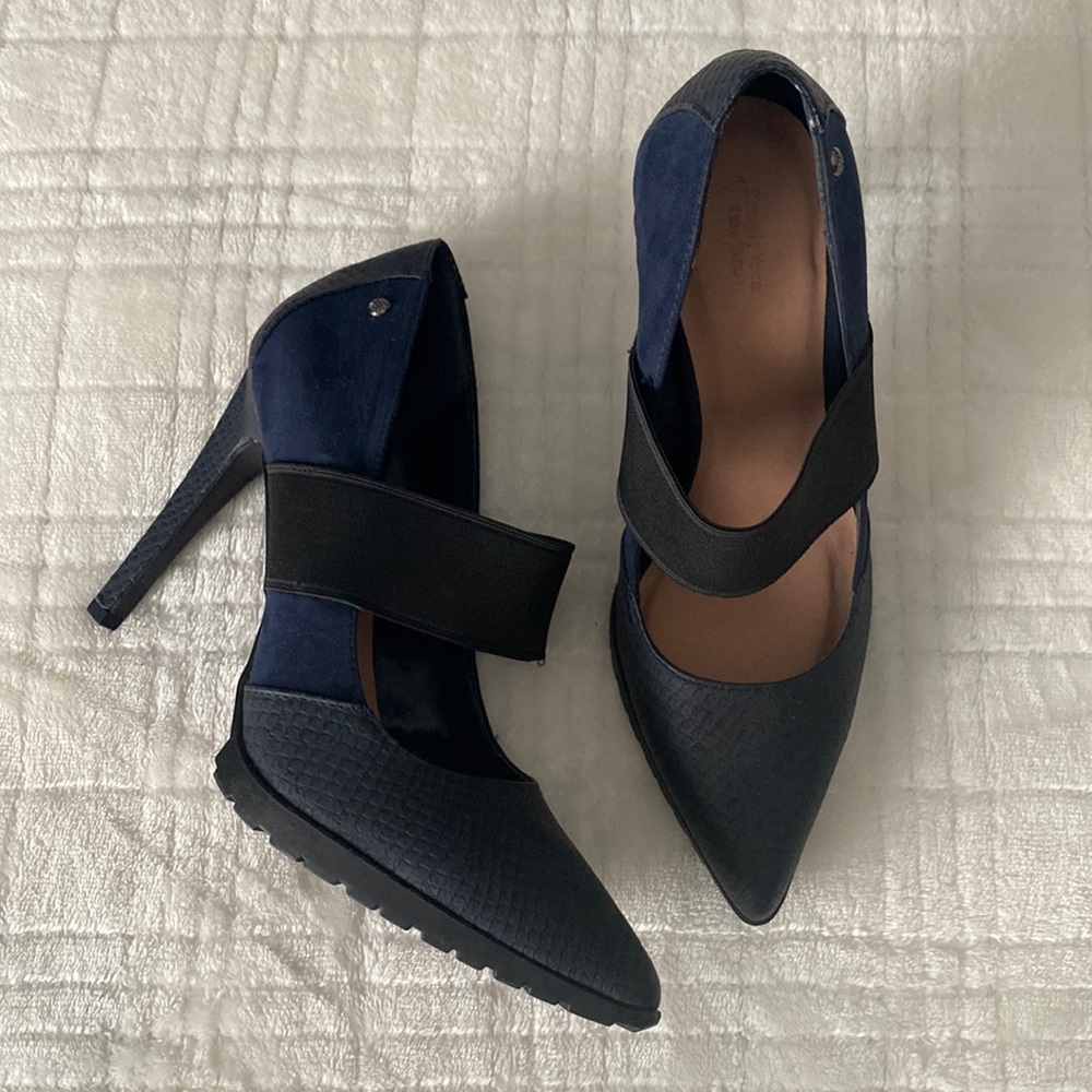 Simply Vera Blue Heels